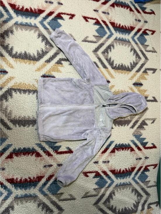 The North Face full-zip, super soft, light Purple  hooded fleece EUC size 6T - Picture 2 of 5